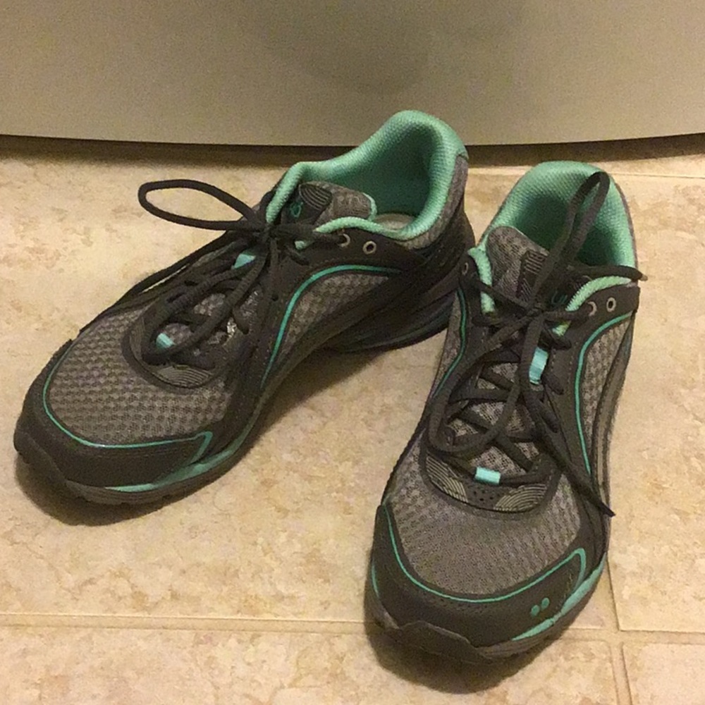 Ladies sneakers